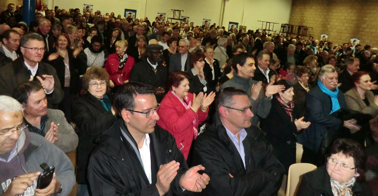 Environ 850 personnes étaient présentes, hier soir, à la salle Chanteloup pour écouter le candidat UMP-UDI. | (C) 93600INFOS/Alexandre Conan