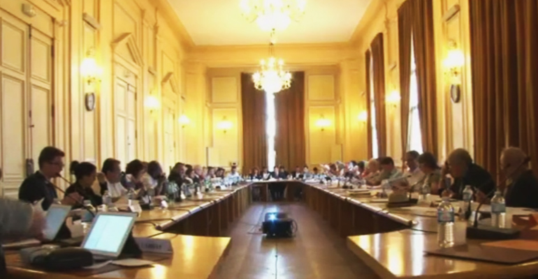 53 élus se rassemblent autour de la table du conseil municipal sur convocation du Maire d’Aulnay-sous-Bois. | (C) Mairie d'Aulnay-sous-Bois