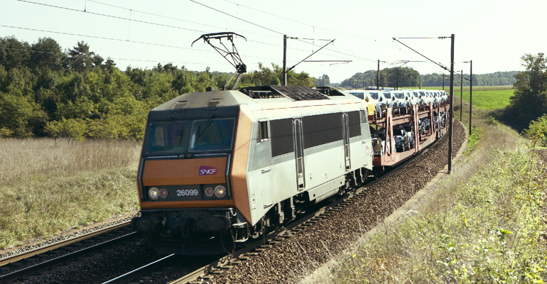 Environ 1050 km d'autouroute ferroviaire relieront en 2016 les terminaux de Tarnos dans les Landes et de Dourges dans le Pas-de-Calais. | (C) SNCF