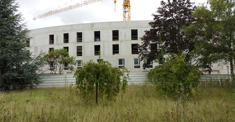 Le chantier de l'EHPAD a commencé en décembre 2013 sur le terrain de l'ancien centre Bigottini. | (C) 93600INFOS / Alexandre Conan