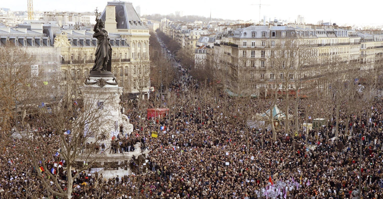 Plusieurs millions de personnes ont défilé dans Paris et à travers la France le 11 Janvier dernier pour montrer spontanément leur attachement à la liberté d'expression et leur solidarité avec les familles des victimes des attentats. | (C) AFP / Bertrand Guay