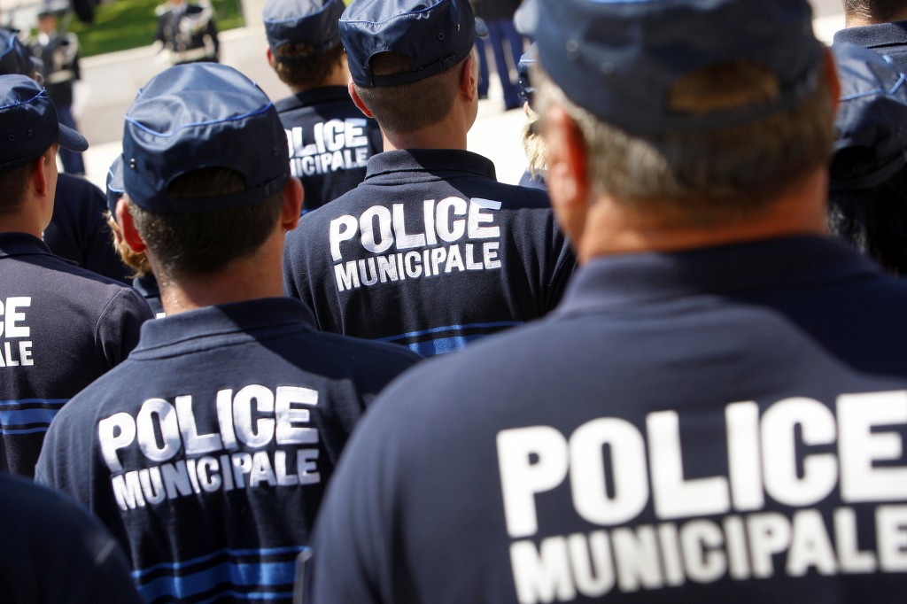 Depuis octobre 2014, la Police Municipale d'Aulnay-sous-Bois fonctionne 24h/24 et dispose d'un numéro vert: 0800 39 93 93. | © AFP PHOTO / SEBASTIEN NOGIER